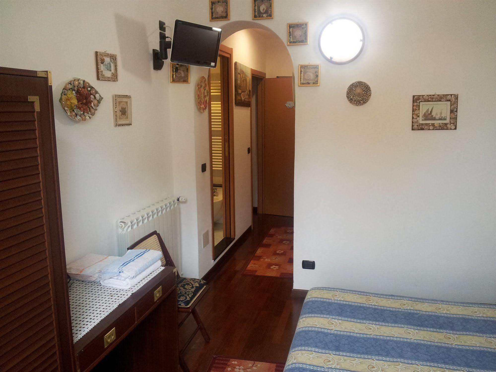 Affittacamere Rosa Dei Venti Levanto Exterior foto